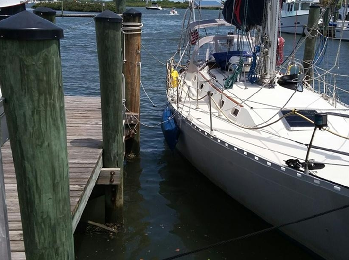 Blue standard-duty inflatable boat fender protecting hull